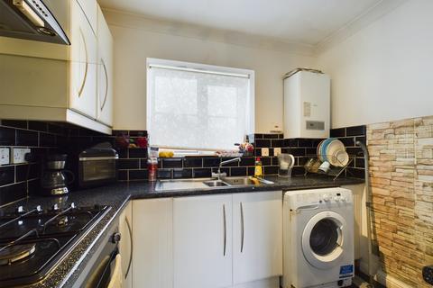 2 bedroom maisonette for sale, Finch Close, Tadley, RG26