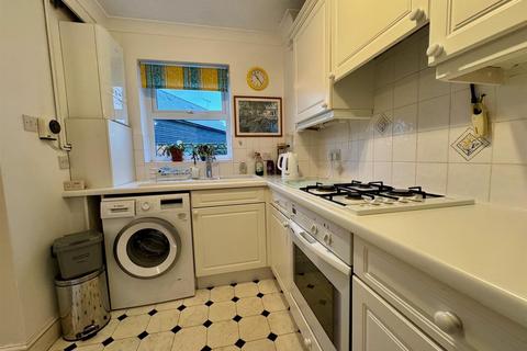 2 bedroom semi-detached house for sale, Kings Road, Burnham-On-Crouch