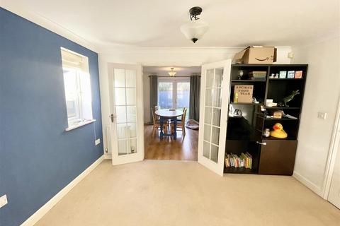 9 Artus Close, Swindon, SN25 1QZ