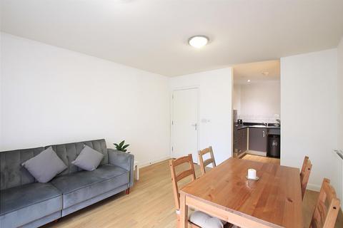 1 bedroom apartment for sale, Featherstone Court, Southall UB2