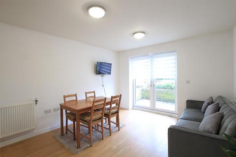 1 bedroom apartment for sale, Featherstone Court, Southall UB2