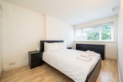 3 bedroom house to rent, Browning Close, Hampton TW12