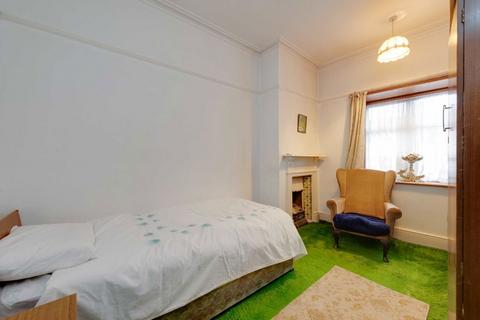 7 Lancaster Gardens, London, W13 9JY