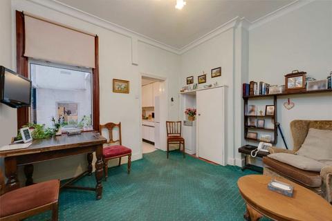 7 Lancaster Gardens, London, W13 9JY