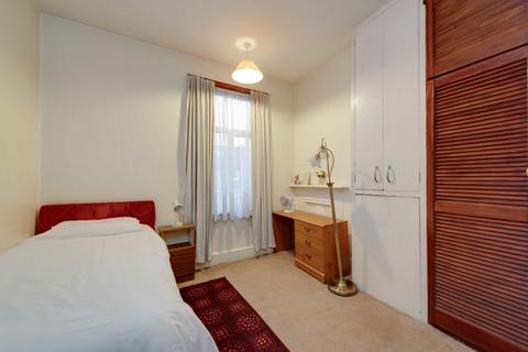 7 Lancaster Gardens, London, W13 9JY