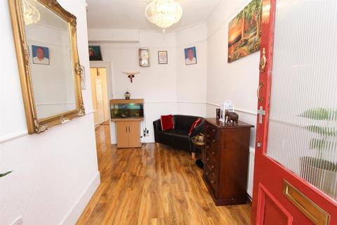 8 Purley Knoll, Purley, CR8 3AE