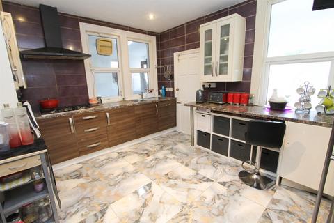 8 Purley Knoll, Purley, CR8 3AE