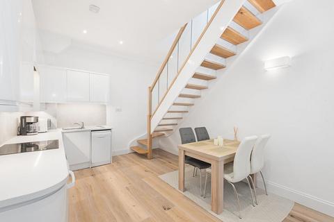 2 bedroom terraced house to rent, Montagu Mews North, Marylebone, London, W1H