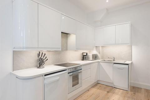 2 bedroom terraced house to rent, Montagu Mews North, Marylebone, London, W1H