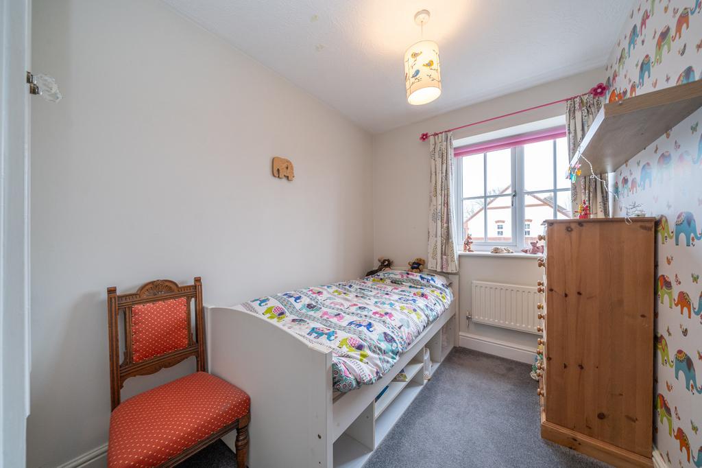 2-Church-Farm-Close-00711