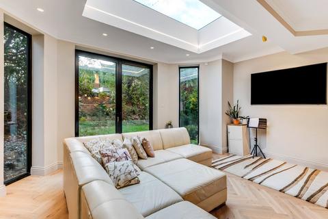 4 bedroom apartment for sale, Strathray Gardens, Belsize Park, NW3