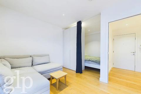 Studio to rent, Hand Axe Yard, London, WC1X