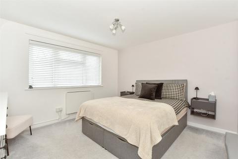 2 bedroom ground floor flat for sale, London Road, Horndean, Waterlooville, Hampshire