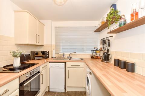 2 bedroom ground floor flat for sale, London Road, Horndean, Waterlooville, Hampshire