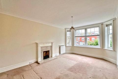 2 bedroom flat for sale, Milnthorpe Road, Eastbourne