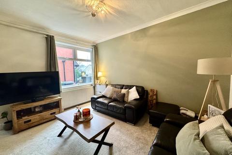 1 bedroom end of terrace house for sale, Platt Square, Cleckheaton, BD19