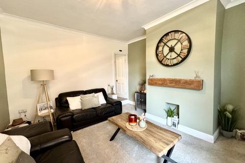 1 bedroom end of terrace house for sale, Platt Square, Cleckheaton, BD19