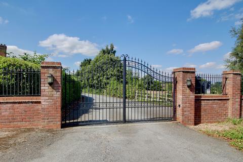 5 bedroom detached house for sale, 11 Woodgate Road, Burbage