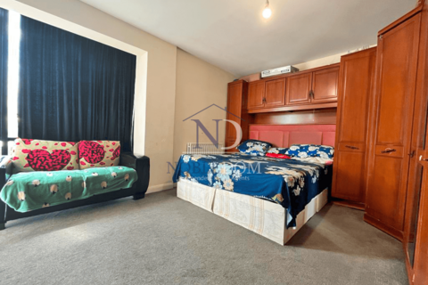 1 bedroom flat for sale, Bellview Court, Hounslow , TW3