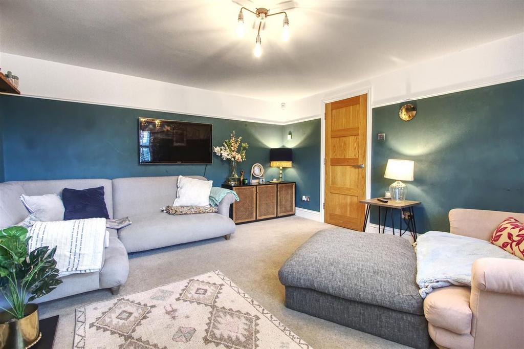 Lounge2.jpg