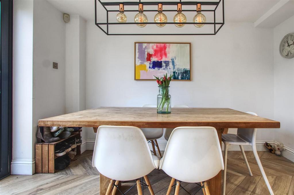 Kitchen 2.jpg