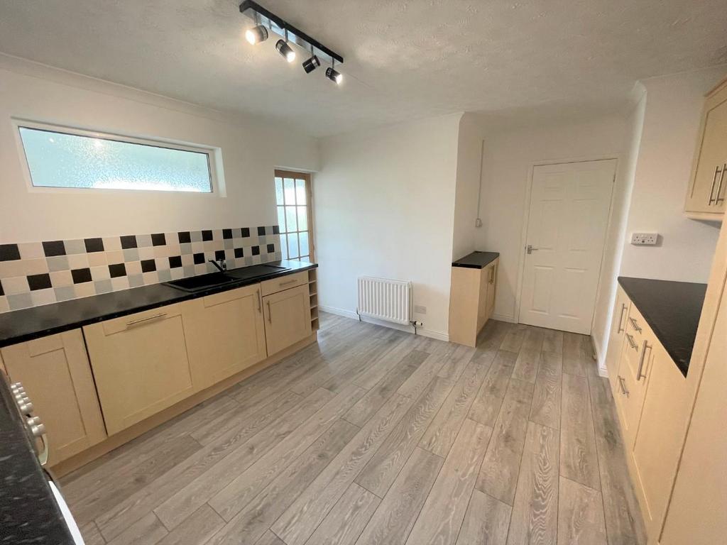 Kitchen 1.jpeg