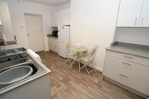 1 bedroom flat for sale, Arundel Road, Littlehampton