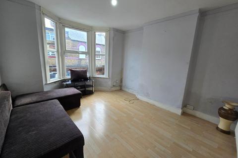 2 bedroom house to rent, Denmark Street, Tottenham