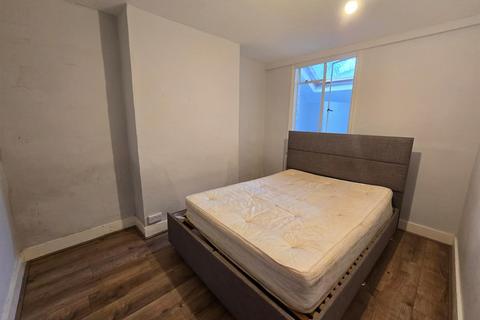 2 bedroom house to rent, Denmark Street, Tottenham