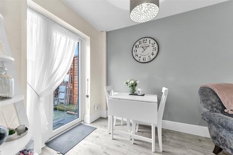 51 Walsham Close, London, SE28 8ND