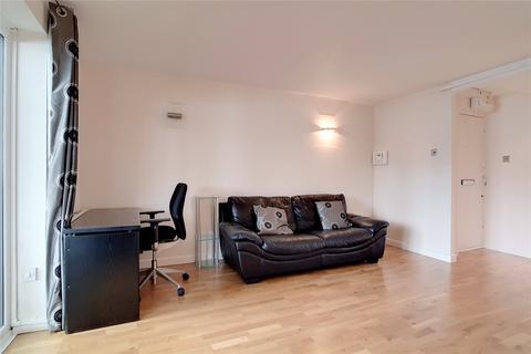 2 bedroom flat to rent, Ringwood Gardens London E14