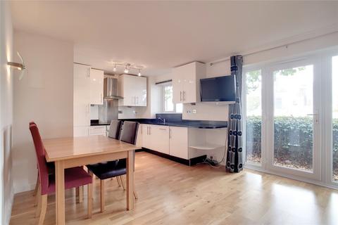 2 bedroom flat to rent, Ringwood Gardens London E14