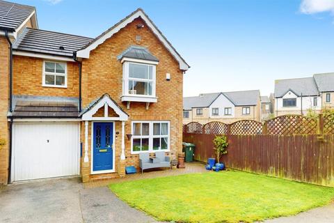 3 bedroom end of terrace house for sale, Monterey Drive, Sandy Lane, Bradford