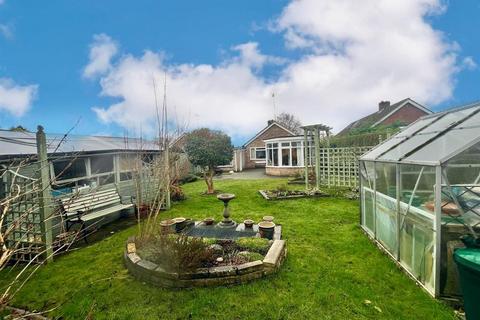 2 Farm Close, Yateley, GU46 6HX