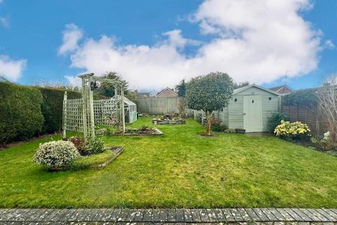 2 Farm Close, Yateley, GU46 6HX