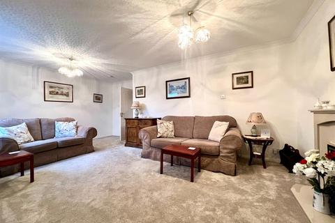 2 Farm Close, Yateley, GU46 6HX