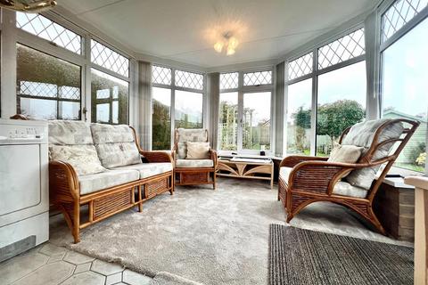 2 Farm Close, Yateley, GU46 6HX