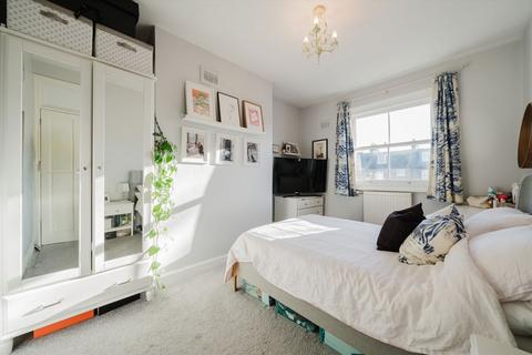 2 bedroom flat for sale, Arthur Road, London N7