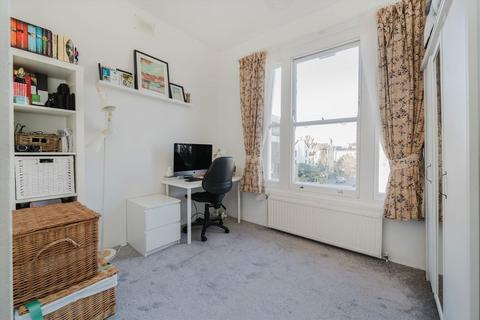 2 bedroom flat for sale, Arthur Road, London N7