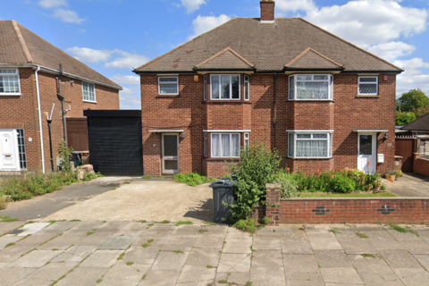 3 bedroom semi-detached house to rent, Faringdon Road Luton LU4 0EB