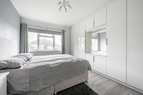 87 Laurel Way, London, N20 8HT