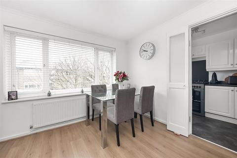 90 Middlefields, Croydon, CR0 9LH