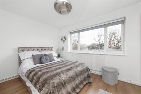 90 Middlefields, Croydon, CR0 9LH