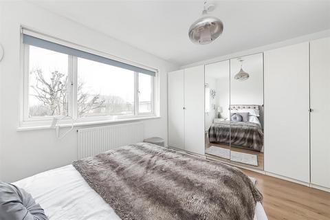 90 Middlefields, Croydon, CR0 9LH