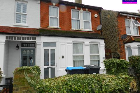 2 bedroom flat to rent, First Avenue, Enfield EN1