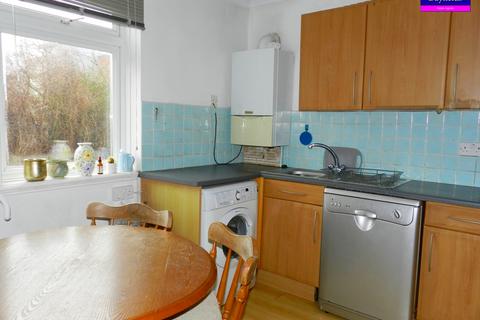 2 bedroom flat to rent, First Avenue, Enfield EN1