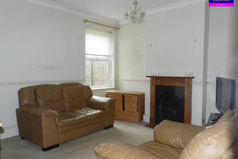 2 bedroom flat to rent, First Avenue, Enfield EN1