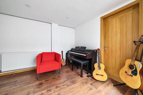 4 Birch Lane, West End, Woking, GU24 9QD
