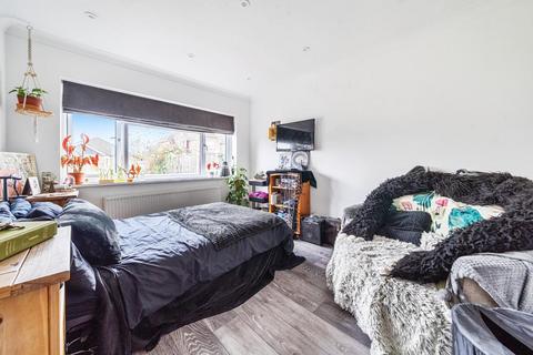 4 Birch Lane, West End, Woking, GU24 9QD