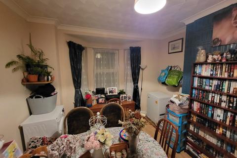 3 bedroom terraced house for sale, Luton LU2